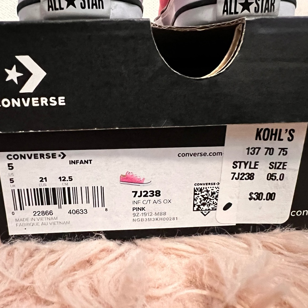 Pink Converse - Picture 2 of 7